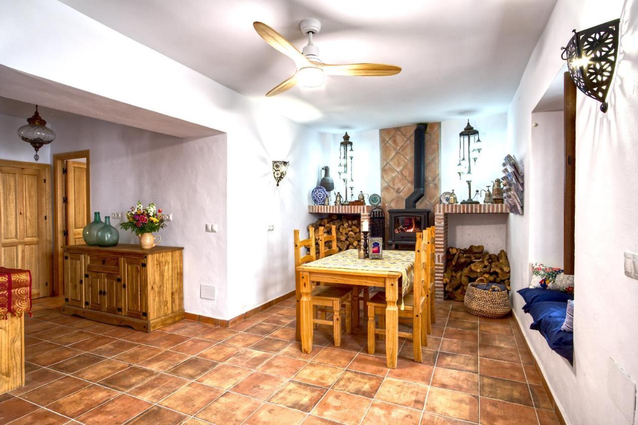 La Vieja Botica Bed & Breakfast Canillas de Aceituno Exterior photo